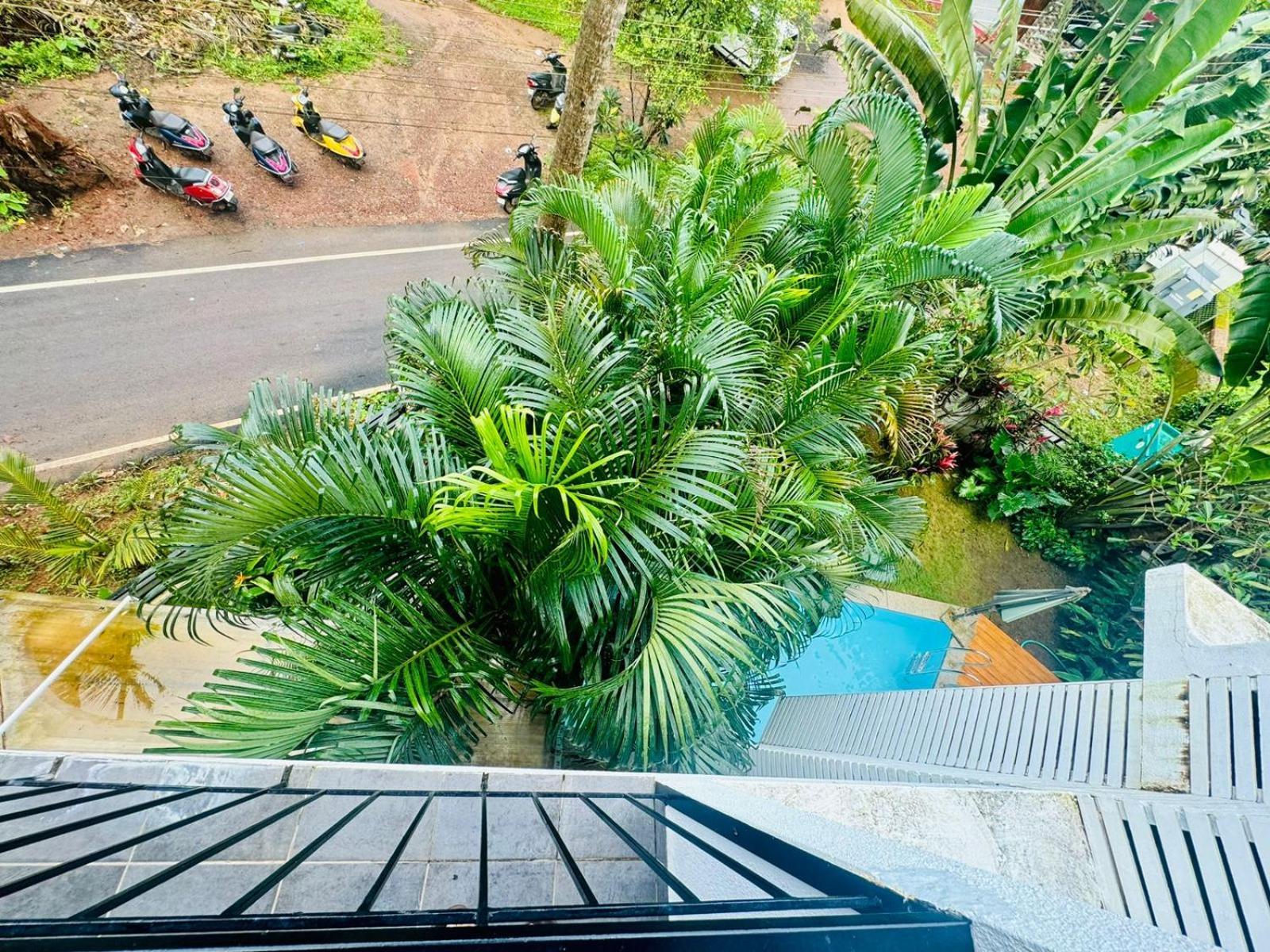Half Hotel, Calangute Exteriör bild